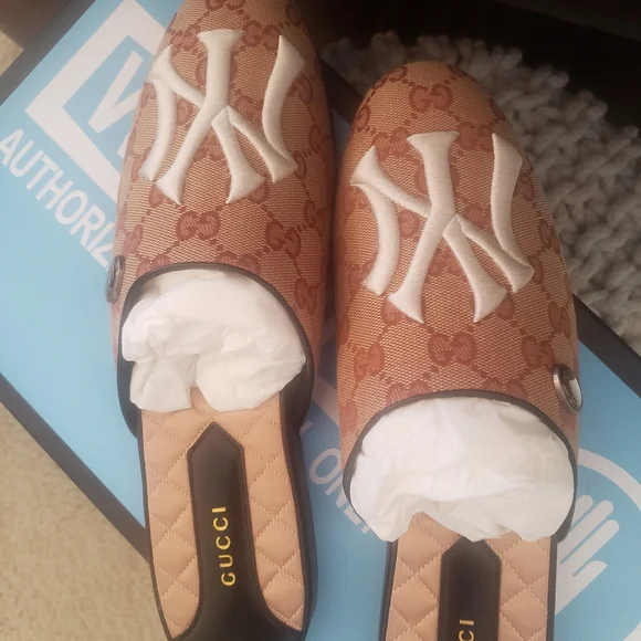 Gucci Princeton Supreme NY Yankees Patch Mules/Slides - Picture 1 of 9